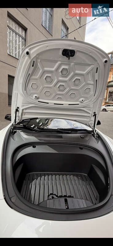 Седан Tesla Model 3 2021 в Дніпрі