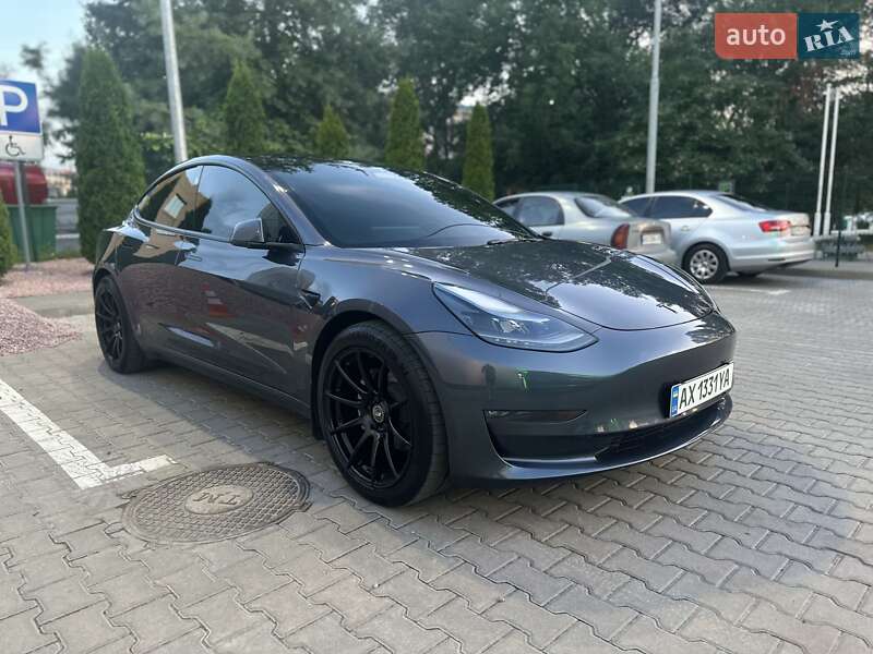 Седан Tesla Model 3 2023 в Харькове