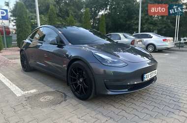 Седан Tesla Model 3 2023 в 