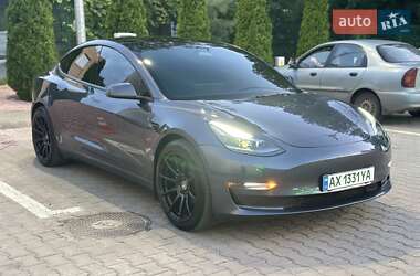 Седан Tesla Model 3 2023 в 