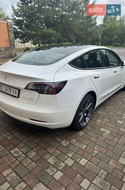 Седан Tesla Model 3 2022 в 