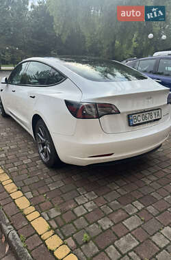 Седан Tesla Model 3 2022 в 