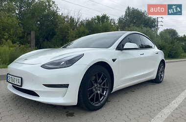 Седан Tesla Model 3 2021 в 