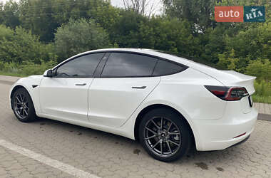 Седан Tesla Model 3 2021 в 