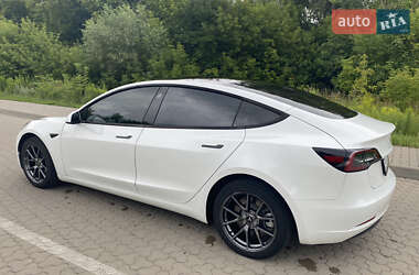 Седан Tesla Model 3 2021 в 