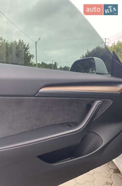 Седан Tesla Model 3 2021 в 