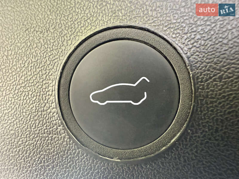 Седан Tesla Model 3 2021 в Дніпрі