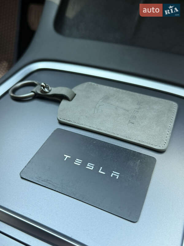 Седан Tesla Model 3 2021 в Днепре