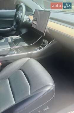Седан Tesla Model 3 2019 в 