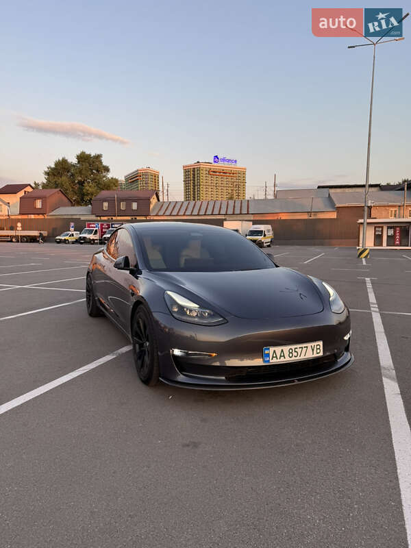 Седан Tesla Model 3 2023 в Києві