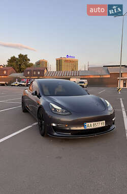 Седан Tesla Model 3 2023 в 