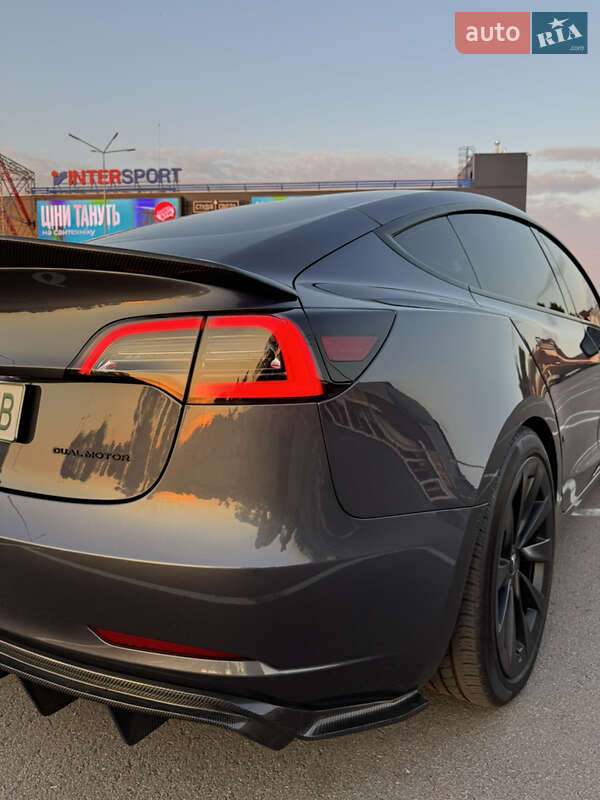 Седан Tesla Model 3 2023 в Киеве