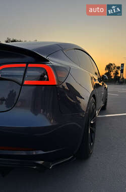 Седан Tesla Model 3 2023 в 