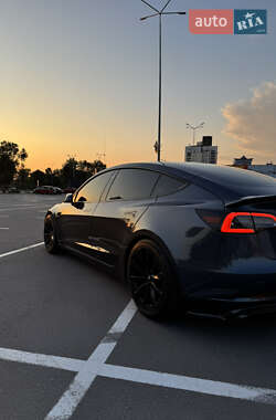 Седан Tesla Model 3 2023 в 