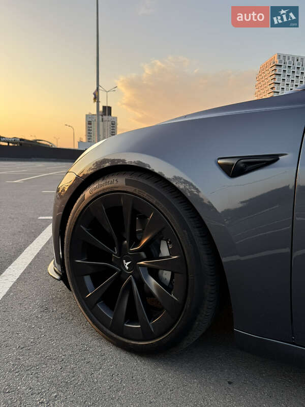 Седан Tesla Model 3 2023 в Киеве