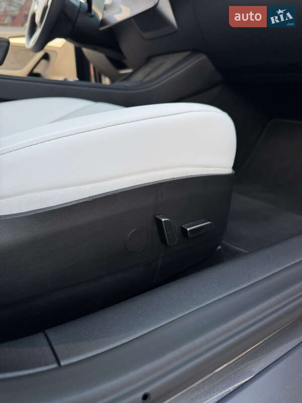 Седан Tesla Model 3 2023 в Киеве