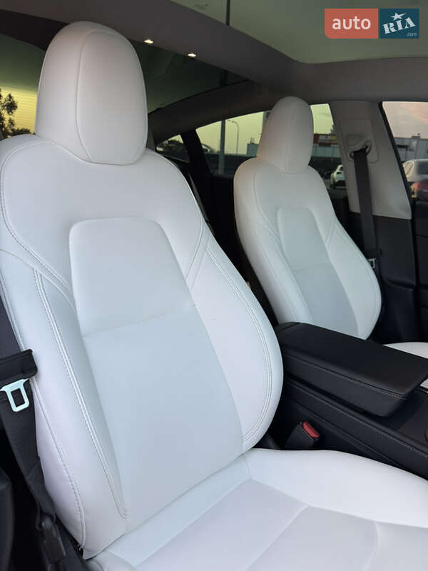 Седан Tesla Model 3 2023 в Киеве