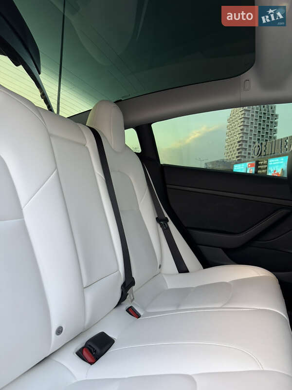 Седан Tesla Model 3 2023 в Києві