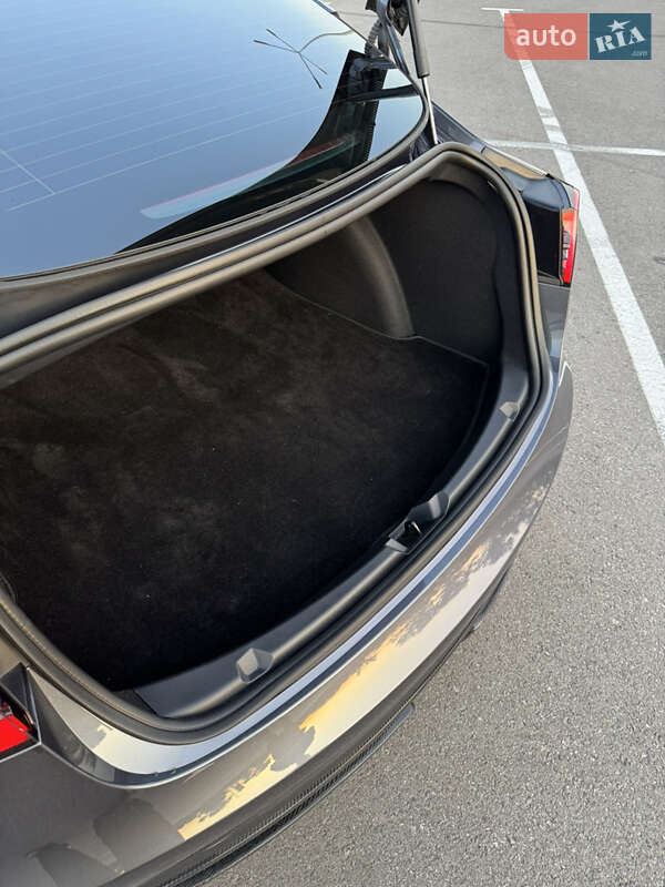 Седан Tesla Model 3 2023 в Києві