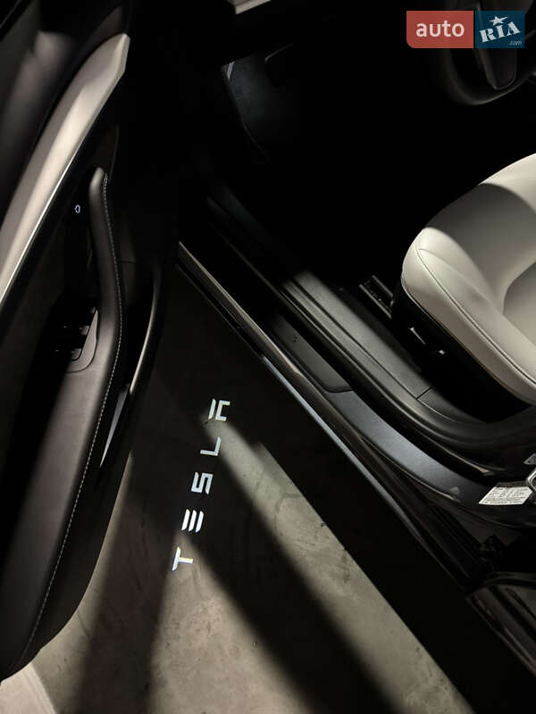 Седан Tesla Model 3 2023 в Киеве
