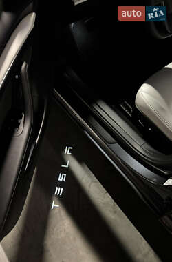 Седан Tesla Model 3 2023 в 
