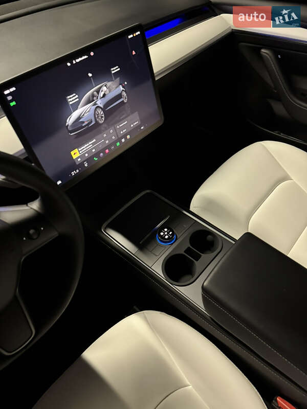 Седан Tesla Model 3 2023 в Киеве