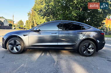Седан Tesla Model 3 2022 в 