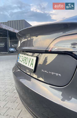 Седан Tesla Model 3 2021 в 