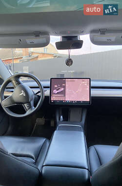 Седан Tesla Model 3 2021 в 