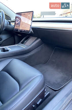 Седан Tesla Model 3 2021 в 