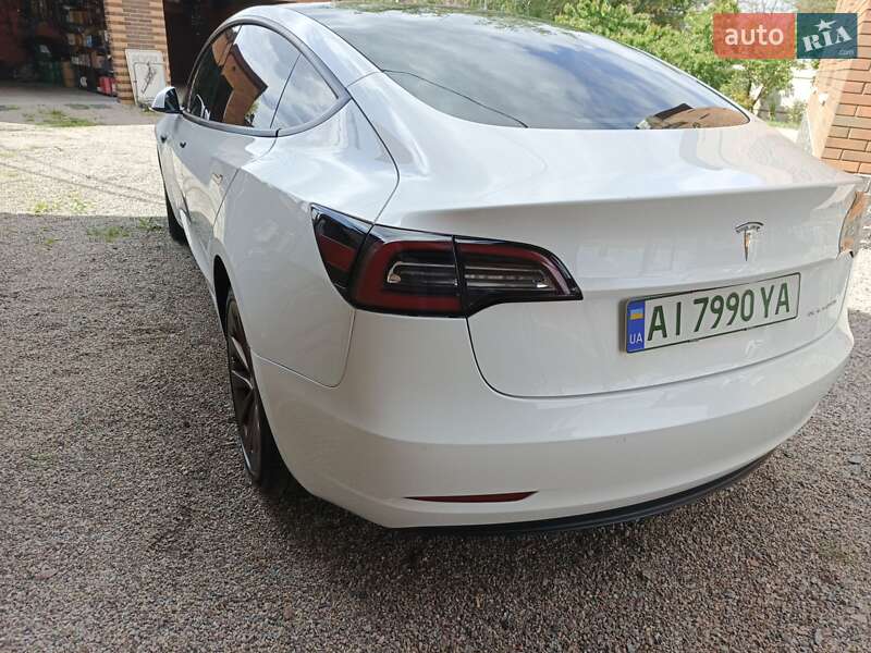 Седан Tesla Model 3 2021 в Киеве