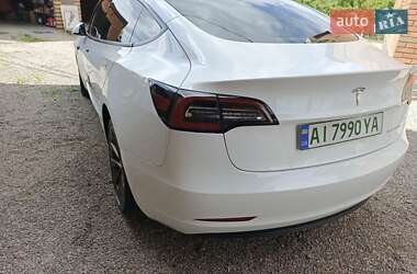 Седан Tesla Model 3 2021 в 