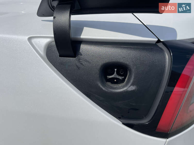 Седан Tesla Model 3 2019 в Черновцах