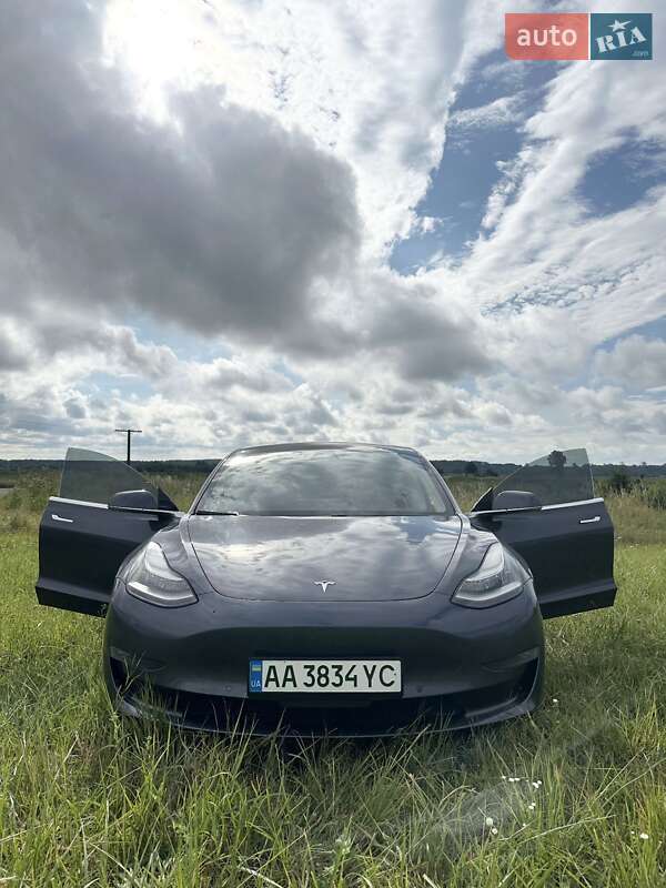 Седан Tesla Model 3 2019 в Києві