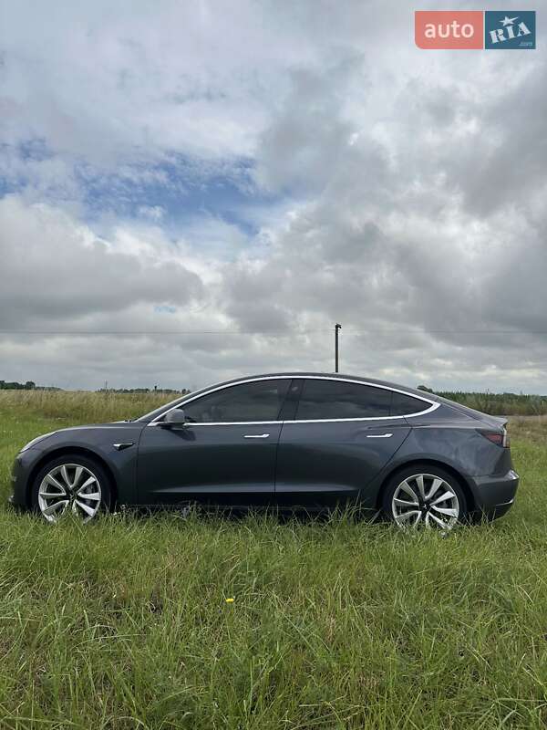 Седан Tesla Model 3 2019 в Києві