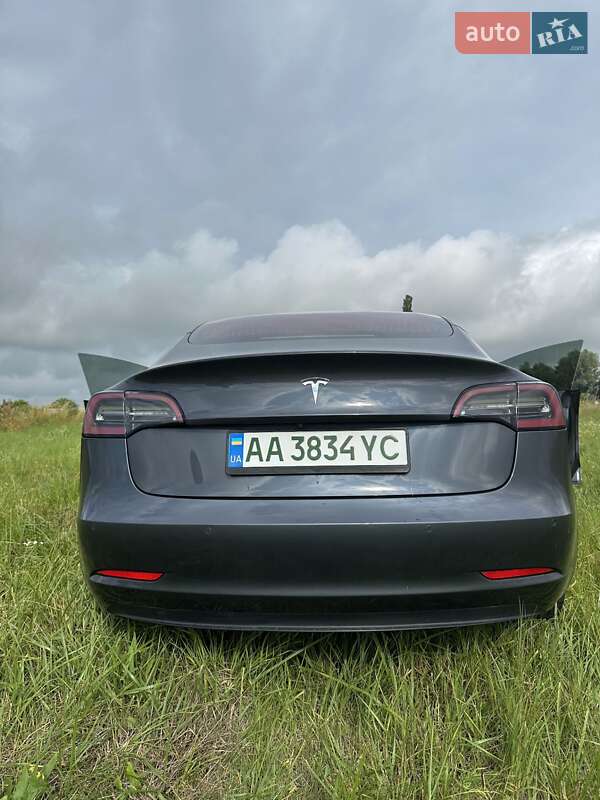 Седан Tesla Model 3 2019 в Києві