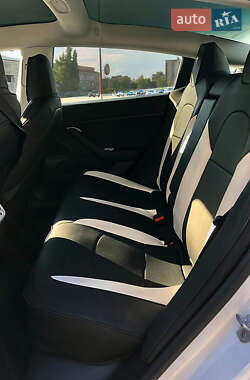 Седан Tesla Model 3 2020 в 