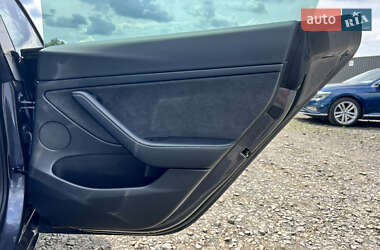 Седан Tesla Model 3 2021 в 