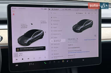 Седан Tesla Model 3 2021 в 