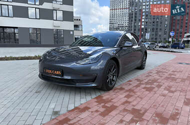 Седан Tesla Model 3 2022 в Киеве