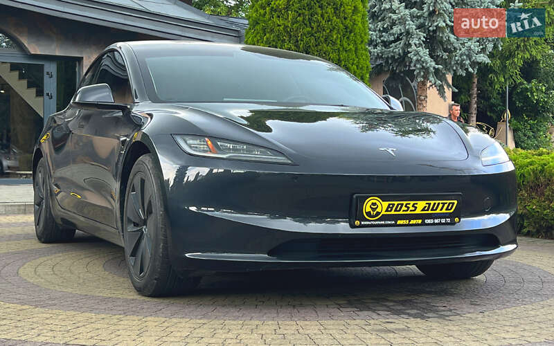 Седан Tesla Model 3 2024 в 