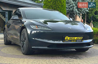 Седан Tesla Model 3 2024 в 
