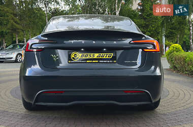 Седан Tesla Model 3 2024 в 