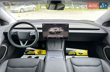 Седан Tesla Model 3 2024 в 