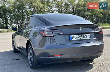 Седан Tesla Model 3 2022 в 