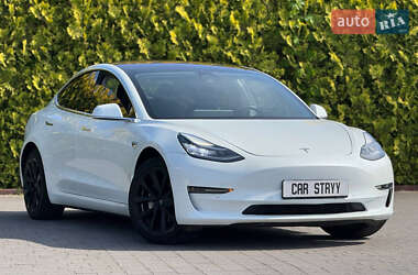 Седан Tesla Model 3 2019 в Стрию