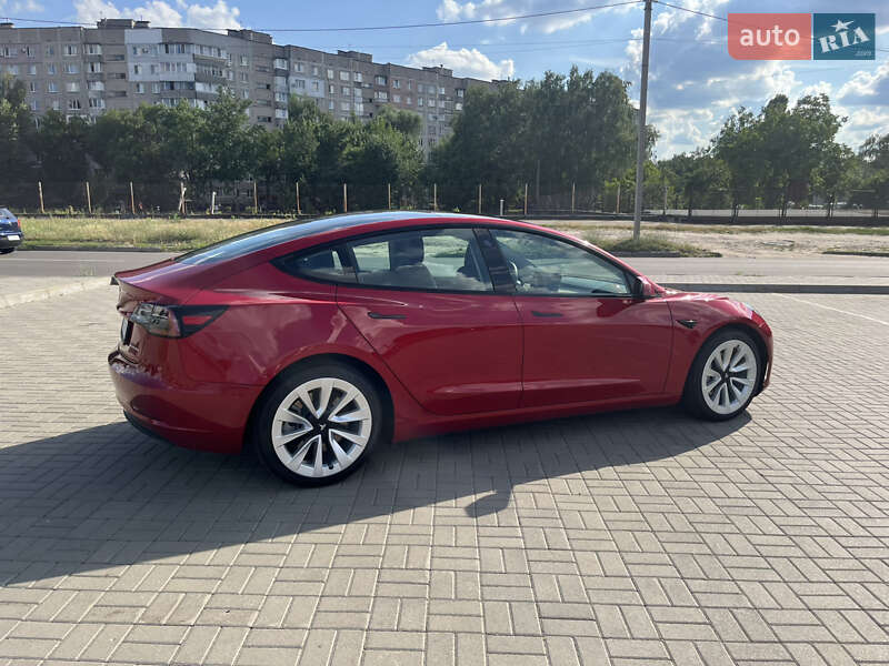 Седан Tesla Model 3 2021 в Черкасах