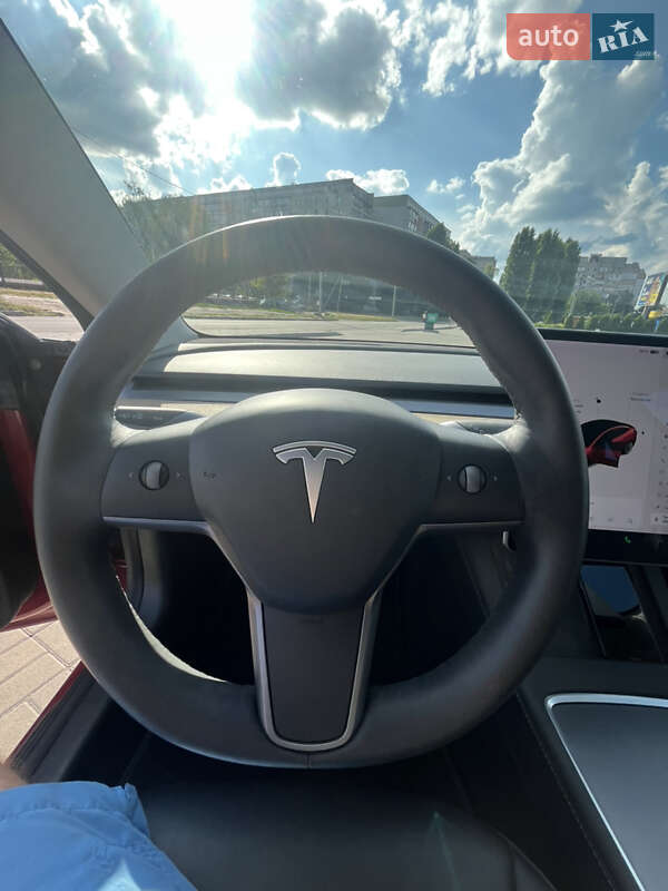 Седан Tesla Model 3 2021 в Черкасах