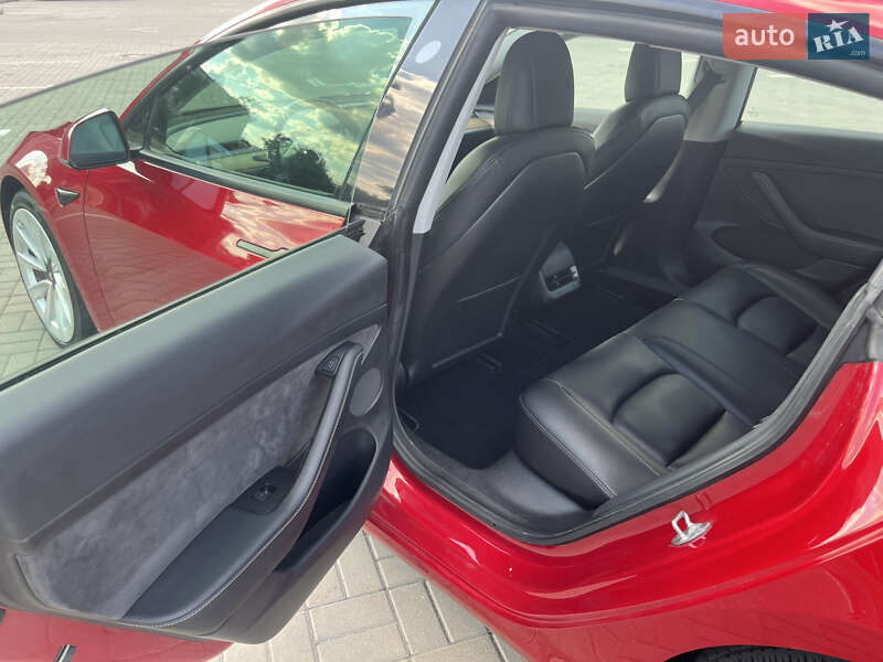 Седан Tesla Model 3 2021 в Черкасах