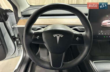 Седан Tesla Model 3 2023 в 